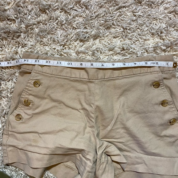 Banana Republic khaki shorts with side button open/ closure - Petite 0 - Picture 2 of 3
